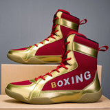 Chaussures de boxe rouge et or, lettrage BOXING blanc, vue de profil