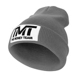Bonnet TMT The Money Team gris foncé tricot à revers avec étiquette blanche