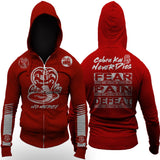 Sweat à capuche zippé Cobra Kai rouge, marquage blanc, cobra devant et Never Dies dans le dos
