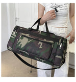 Sac de sport boxe militaire porté par la sangle renforcée