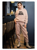 Sweat et jogging Lonsdale - couleur kaki - porté par une jolie femme
