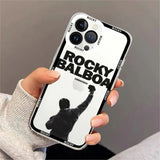 Coque iPhone Rocky Balboa, silhouette de dos poing levé en noir et blanc et mention ROCKY BALBOA en gras au-dessus
