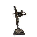 Statue Bruce Lee finition bronze noirci sur socle rectangulaire