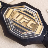 Coussin ceinture UFC déhoussé, coussin intérieur blanc amovible