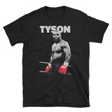 T-shirt Mike Tyson noir, photo dans le ring gants rouges et lettrage TYSON