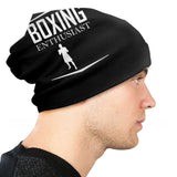 Bonnet Boxing Enthusiast porté par un homme, lettrage blanc sur le flanc