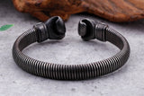 Bracelet jonc boxe en acier : mise en situation du bijou