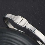 Bracelet jonc gant de boxe en acier, angle de prise de vue alternatif