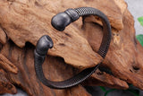 Bracelet jonc boxe en acier : vue de dessus des embouts gants