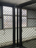 Panneau de cage MMA fixé sur poteau
