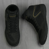 Chaussures de boxe noires vues de dessus, lacets noirs