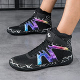 Chaussures de boxe noires à motif galaxie violet portées en salle