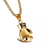Pendentif gant de boxe finition dorée sur sa chaîne gourmette assortie