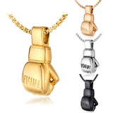 Pendentif gant MMA doré et les quatre finitions du modèle sur leurs chaînes