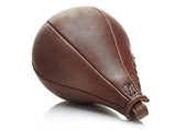 Poire de vitesse boxe cuir véritable vue de profil, coutures apparentes et laçage latéral