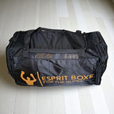 Sac de sport boxe 70 L noir à logo Esprit Boxe doré, vue de trois quarts