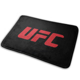 Paillasson UFC, logo rouge sur fond noir