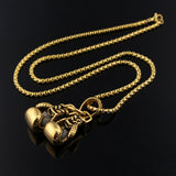 Collier paire de gants de boxe doré avec sa chaîne maille vénitienne ronde de 60 cm