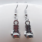 Boucles d'oreilles gant de boxe pendantes, breloques argentées à laçage et couture de paume sculptés
