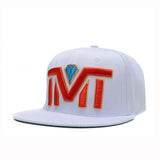 Casquette TMT diamant blanche, monogramme brodé rouge et diamant bleu