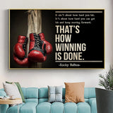 Tableau gants de boxe rouges suspendus a un poteau de bois et citation en capitales creme, toile seule, sans cadre