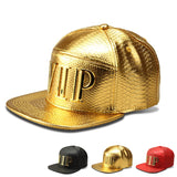 Casquette VIP dorée effet croco, lettres métalliques en relief