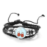 Bracelet boxe à bouton pression, motif 10 : paire de gants rouges suspendus sur fond bleu ciel