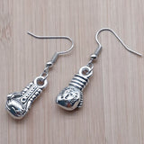 Paire de boucles d'oreilles gant de boxe à crochets ouverts et ressort spiralé