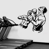 Sticker uppercut boxe posé au-dessus d'une rangée de tapis de course