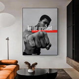 Tableau Mohamed Ali be the greatest, poing nu tendu vers l'objectif, bandeau rouge, vue rapprochee de la toile