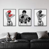 Tableau photographie de nu de dos en noir et blanc, gants de boxe releves derriere la tete, toile seule, sans cadre