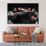 Tableau Tyson vs Ali, deux boxeurs face a face en noir et blanc a gants rouges, affiche dans un salon