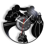 Horloge vinyle boxe, motif boxeur frappant une poire de vitesse
