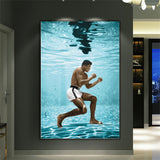 Tableau Mohamed Ali piscine, boxeur en garde sous l'eau turquoise