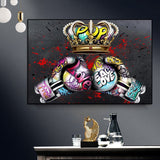 Tableau deux gants de boxe graffes surmontes d'une couronne doree, affiche dans un salon