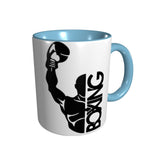 Tasse boxe, détail du lettrage BOXING imbriqué dans la silhouette