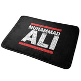 Paillasson Mohamed Ali, lettrage blanc et rouge sur fond noir