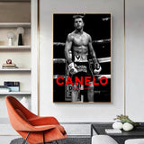 Tableau Canelo Alvarez en noir et blanc avec nom en capitales rouges