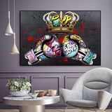 Tableau deux gants de boxe graffes surmontes d'une couronne doree, accroche dans une entree