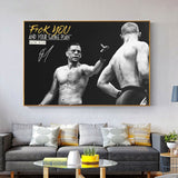Tableau Nate Diaz index pointe en noir et blanc avec citation en jaune, vue rapprochee de la toile