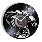 Horloge vinyle boxe, motif boxeur et gant en gros plan