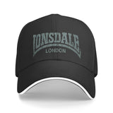 Casquette Lonsdale de face, lettrage centré sur le panneau avant