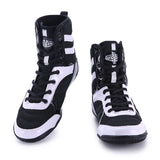 Chaussures de boxe noir et blanc, tige semi-montante vue de face