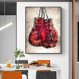 Tableau gants de boxe rouges laces suspendus sur fond creme, affiche dans un salon