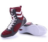Chaussures de boxe bordeaux et gris et leur semelle blanche alvéolée
