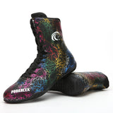 Chaussures de boxe noires à craquelures multicolores, vue de profil
