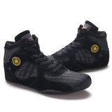 Paire de chaussures de boxe noires vues de trois quarts avant