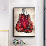 Tableau gants de boxe rouges laces suspendus sur fond creme, toile seule, sans cadre