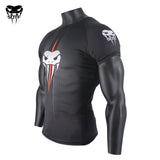 Rashguard SOTF noir, vue de trois quarts sur mannequin