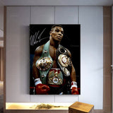 Tableau Mike Tyson portant les trois ceintures mondiales WBA WBC IBF, accroche dans une entree